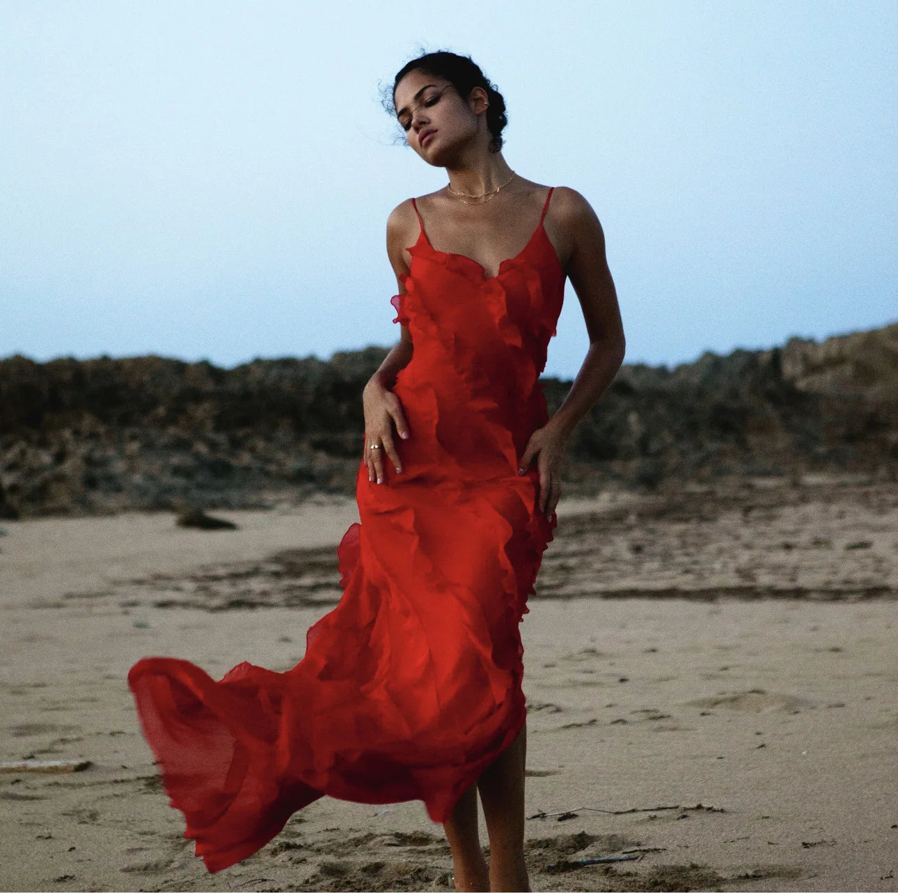 A summer classic. This long chiffon dress is pure charm and lightness, with thin straps and ruffles that give a sexy and romantic touch. The perfect fit for any occasion under the sun.
