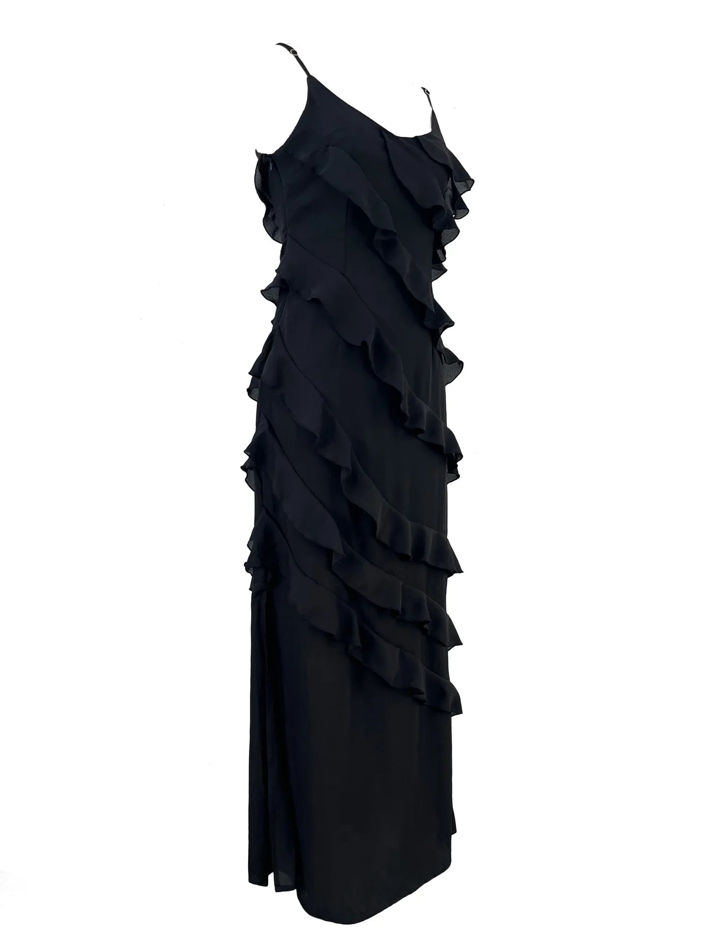 A summer classic. This long chiffon dress is pure charm and lightness, with thin straps and ruffles that give a sexy and romantic touch. The perfect fit for any occasion under the sun.