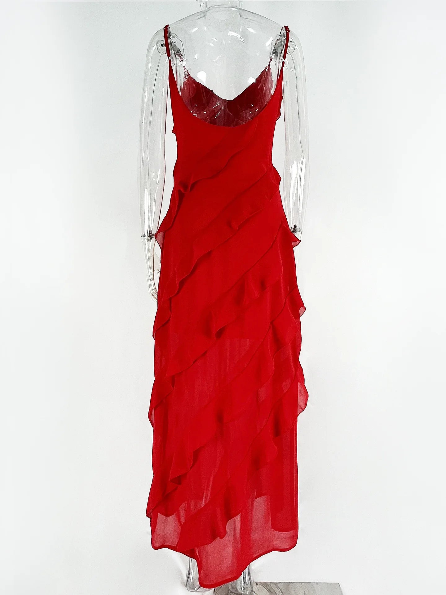 A summer classic. This long chiffon dress is pure charm and lightness, with thin straps and ruffles that give a sexy and romantic touch. The perfect fit for any occasion under the sun.